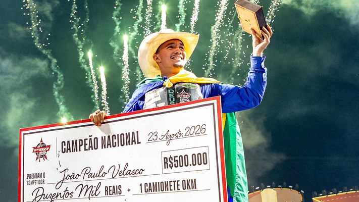 Campeão Brasileiro da PBR na arena da Festa do Peão de Barretos